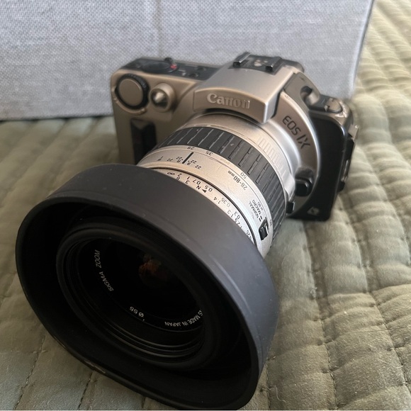 Canon EOS IX Camera With Aspherical 28-80 Macro Lens - Picture 1 of 7